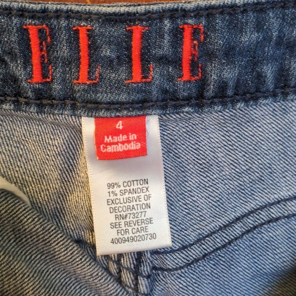 2 for $20 Elle Medium Wash Distressed Denim Rolled Leg Jean Shorts Sz 4 - Picture 7 of 10